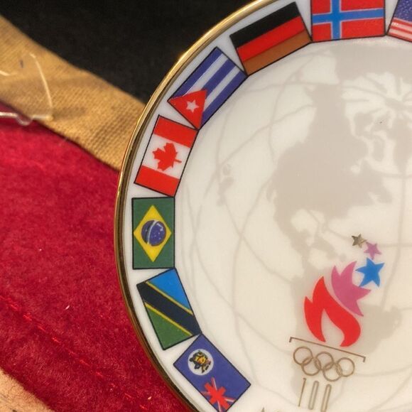 Hallmark Keepsake Ornament 1996 Parade of Nations The Olympic Spirit Collection - Picture 11 of 12